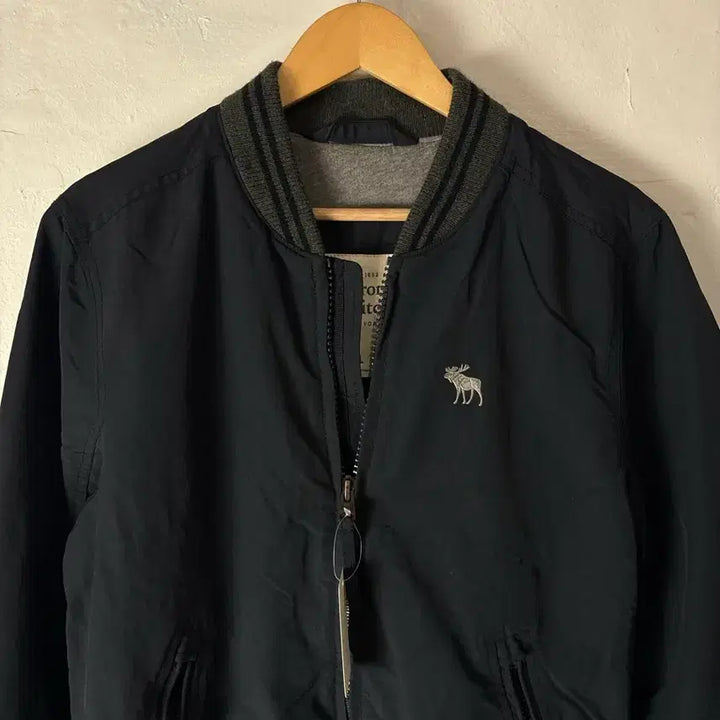 [SOLD OUT] 아베크롬비 바람막이