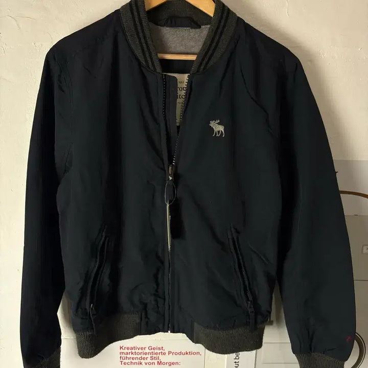 [SOLD OUT] 아베크롬비 바람막이