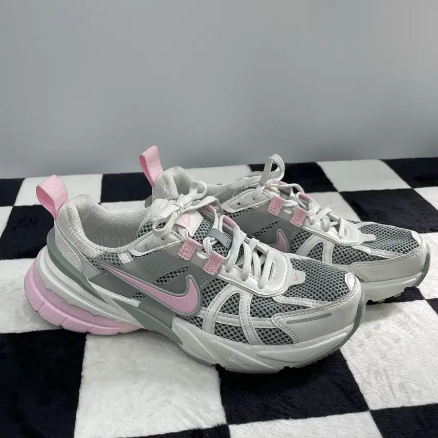 [BUNJANG] Nike V2K Run Light Pumice Pink Sneakers / 209) 나이키 V2K 런 라이트 퍼미스 핑크 240mm
