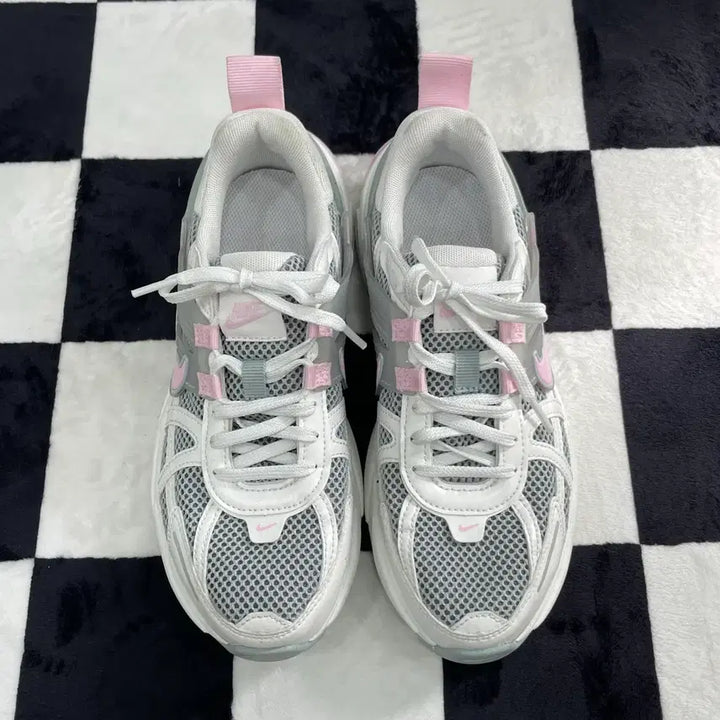 [BUNJANG] Nike V2K Run Light Pumice Pink Sneakers / 209) 나이키 V2K 런 라이트 퍼미스 핑크 240mm