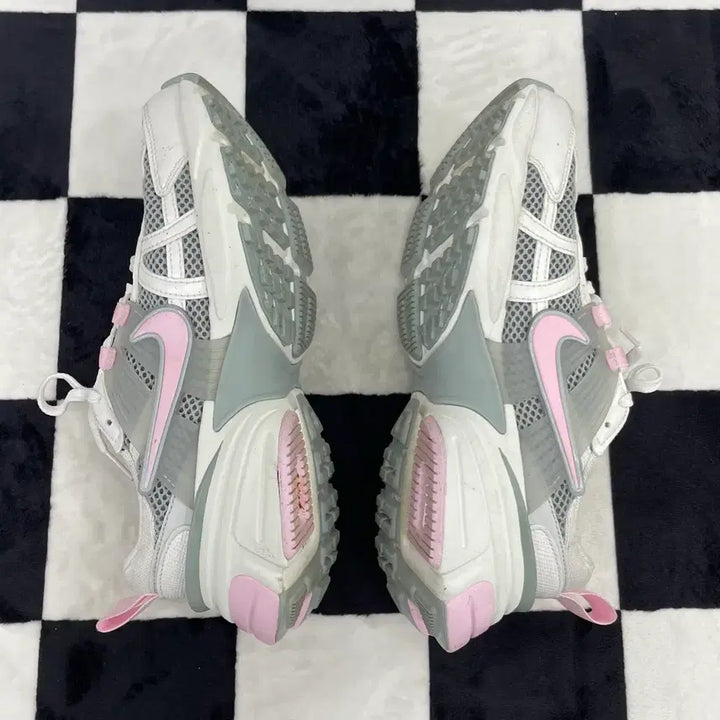 [BUNJANG] Nike V2K Run Light Pumice Pink Sneakers / 209) 나이키 V2K 런 라이트 퍼미스 핑크 240mm