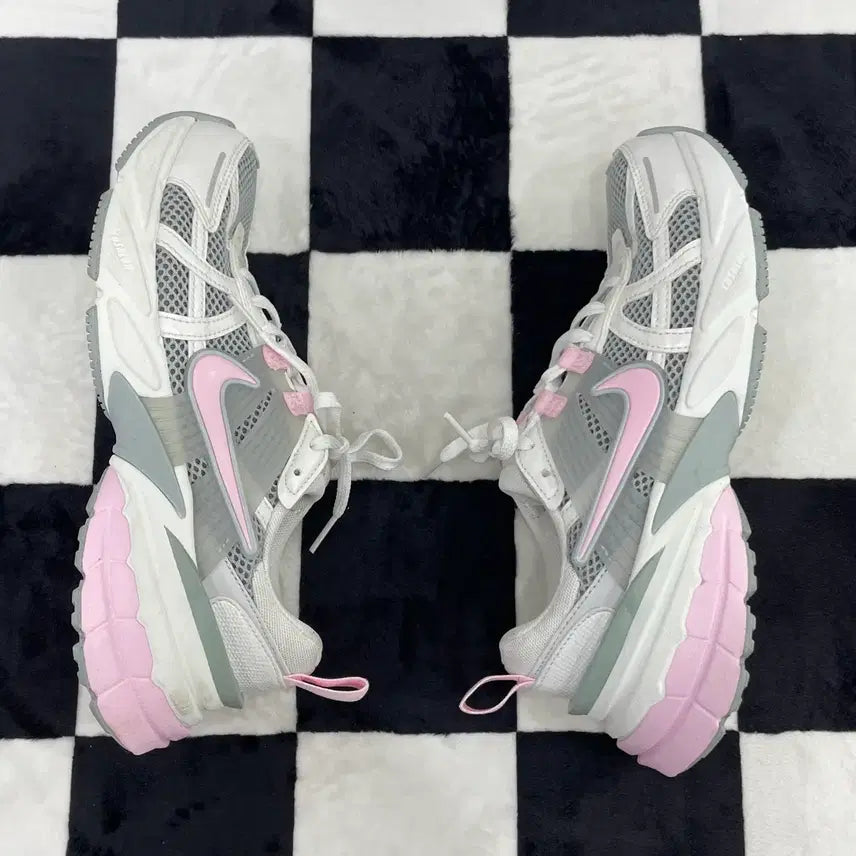 [BUNJANG] Nike V2K Run Light Pumice Pink Sneakers / 209) 나이키 V2K 런 라이트 퍼미스 핑크 240mm