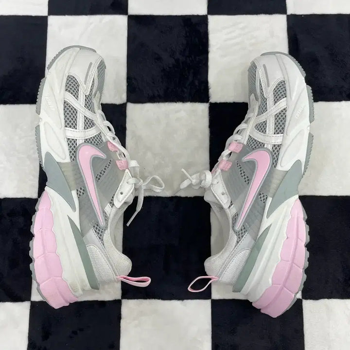 [BUNJANG] Nike V2K Run Light Pumice Pink Sneakers / 209) 나이키 V2K 런 라이트 퍼미스 핑크 240mm