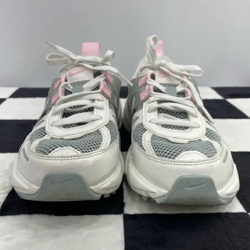 [BUNJANG] Nike V2K Run Light Pumice Pink Sneakers / 209) 나이키 V2K 런 라이트 퍼미스 핑크 240mm