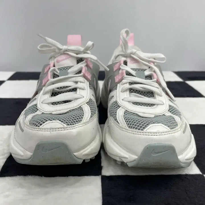 [BUNJANG] Nike V2K Run Light Pumice Pink Sneakers / 209) 나이키 V2K 런 라이트 퍼미스 핑크 240mm
