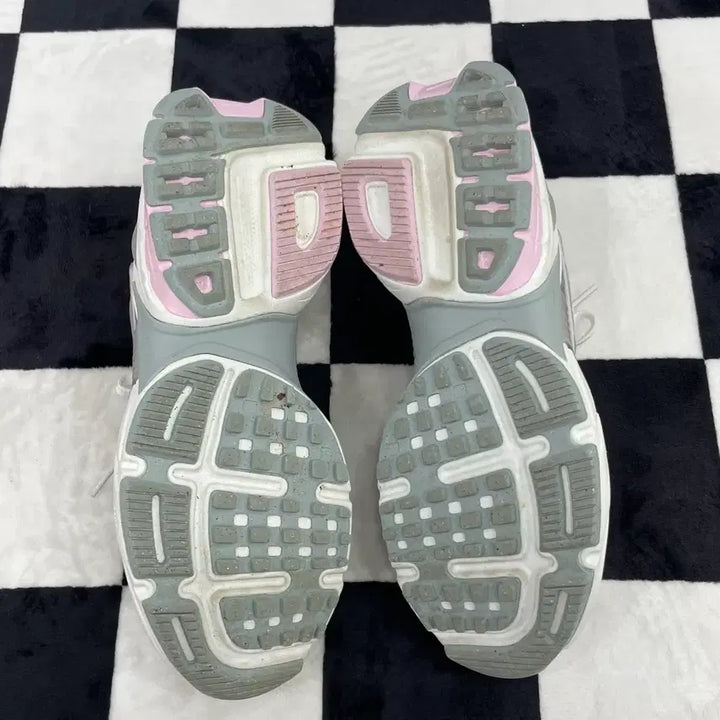 [BUNJANG] Nike V2K Run Light Pumice Pink Sneakers / 209) 나이키 V2K 런 라이트 퍼미스 핑크 240mm