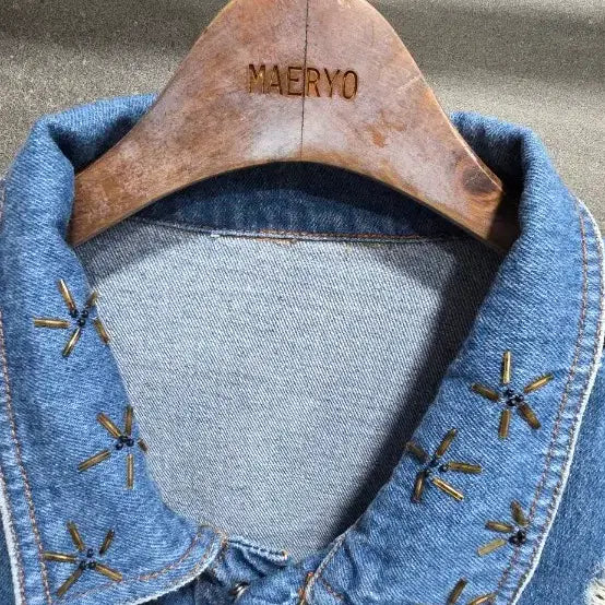 [BUNJANG] Embellished Denim Jacket / 아주 예쁜  청자켓,  비즈장식카라 스팽글  데미지 청자켓 , 거의