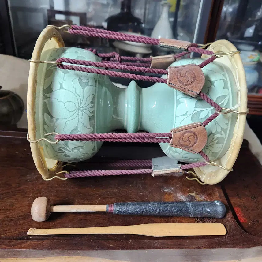 [BUNJANG] Goryeo Celadon Porcelain Janggu Drum / 고려정자 당초문 도자기장구