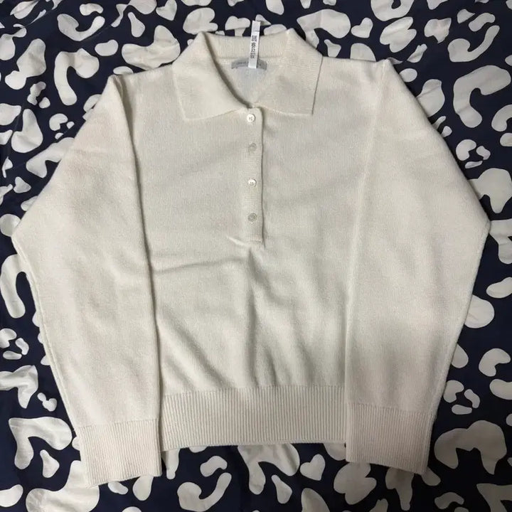 [BUNJANG] Low Classic Merino Cashmere Open Collar Sweater (Ivory) / 로우클래식 메리노 캐시미어 오픈카라 스웨터 (아이보리)