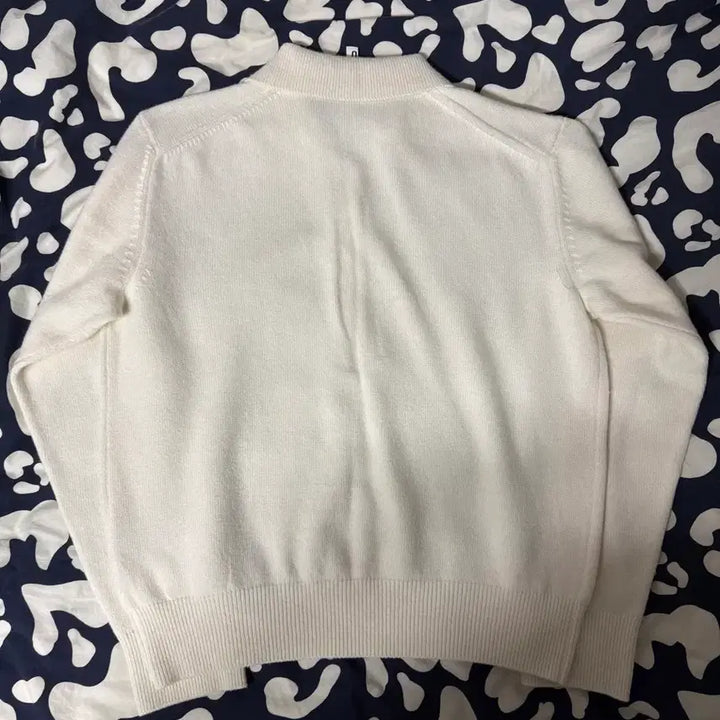 [BUNJANG] Low Classic Merino Cashmere Open Collar Sweater (Ivory) / 로우클래식 메리노 캐시미어 오픈카라 스웨터 (아이보리)