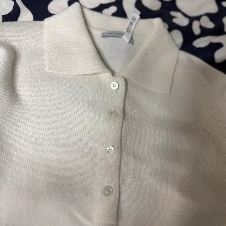 [BUNJANG] Low Classic Merino Cashmere Open Collar Sweater (Ivory) / 로우클래식 메리노 캐시미어 오픈카라 스웨터 (아이보리)
