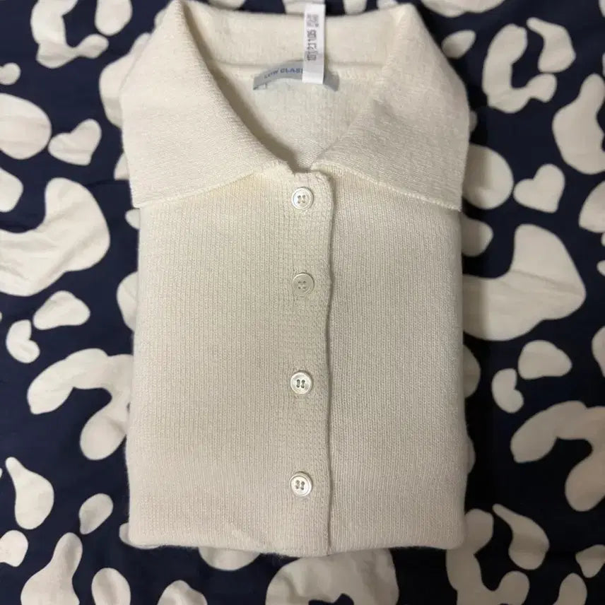 [BUNJANG] Low Classic Merino Cashmere Open Collar Sweater (Ivory) / 로우클래식 메리노 캐시미어 오픈카라 스웨터 (아이보리)