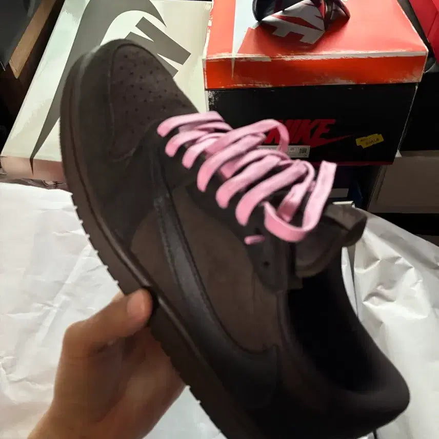 [BUNJANG] Jordan Scott Velvet Brown Sneakers / 조던1 스캇 벨벳 브라운 275