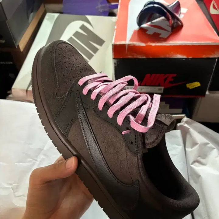 [BUNJANG] Jordan Scott Velvet Brown Sneakers / 조던1 스캇 벨벳 브라운 275