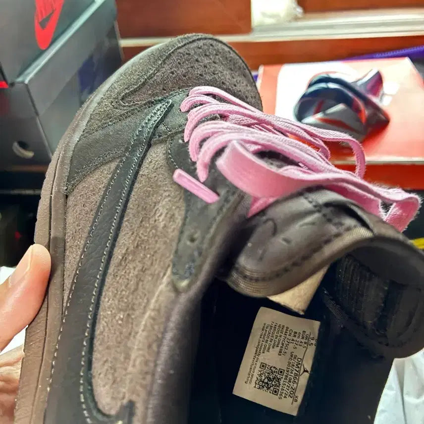 [BUNJANG] Jordan Scott Velvet Brown Sneakers / 조던1 스캇 벨벳 브라운 275