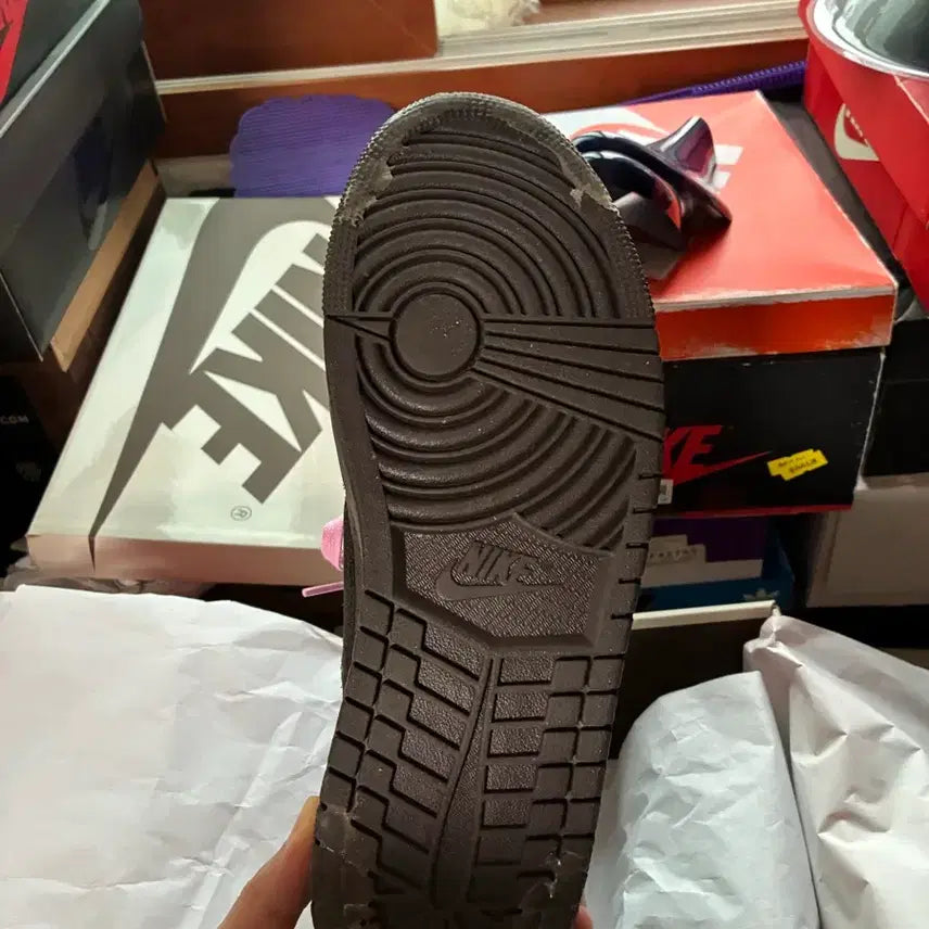 [BUNJANG] Jordan Scott Velvet Brown Sneakers / 조던1 스캇 벨벳 브라운 275