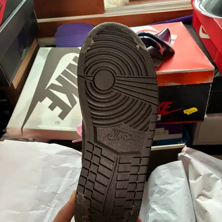 [BUNJANG] Jordan Scott Velvet Brown Sneakers / 조던1 스캇 벨벳 브라운 275