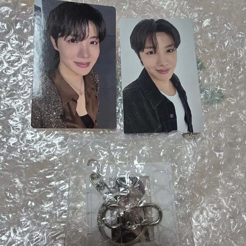 [BUNJANG] BTS J-Hope Arirang Photocard &amp; Keyring Set / BTS 방탄 아리랑 제이홉 호석 포카 키링 세트
