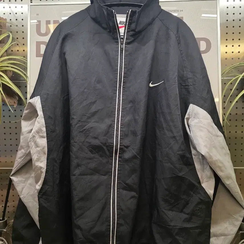 [BUNJANG] Nike Black/Grey Windbreaker Jacket / 나이키 블랙/회색 바람막이 자켓
