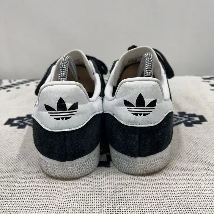 [BUNJANG] Adidas Gazelle Black Sneakers 235 / 아디다스 가젤 블랙 스니커즈 235 E02822