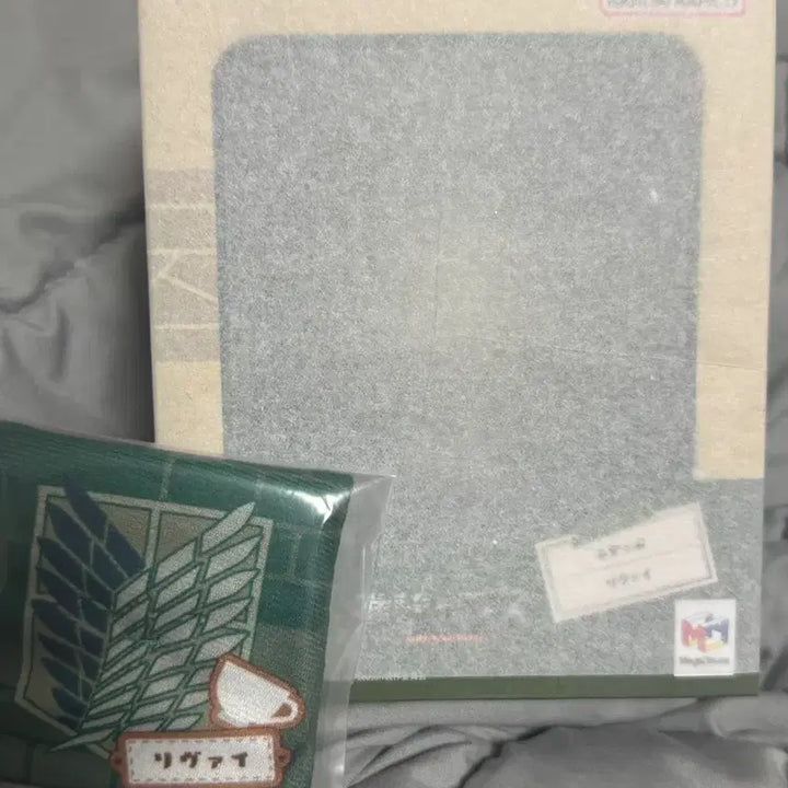 [BUNJANG] MegaHouse Attack on Titan Levi Look Up Figure with Bonus Cushion / 메가하우스 진격의 거인 진격거 리바이 룩업 방석 특전 포함 미개봉