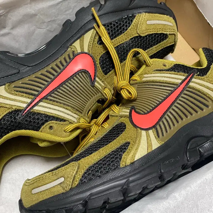 [BUNJANG] Nike Zoom Vomero 5 Premium Olive Black Sneakers / 나이키 줌 보메로 5 프리미엄 올리브 블랙
