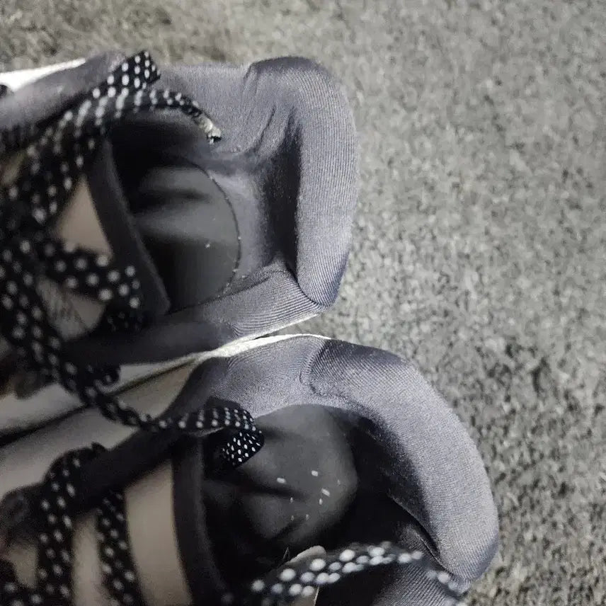 [BUNJANG] OnRunning Cloudmonster White Sneakers / 온러닝 클라우드 몬스터 화이트  280
