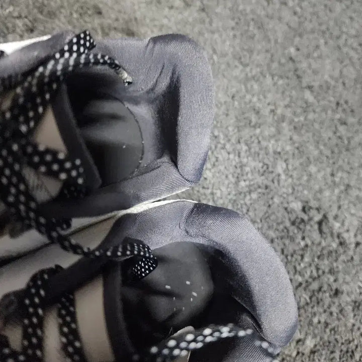 [BUNJANG] OnRunning Cloudmonster White Sneakers / 온러닝 클라우드 몬스터 화이트  280