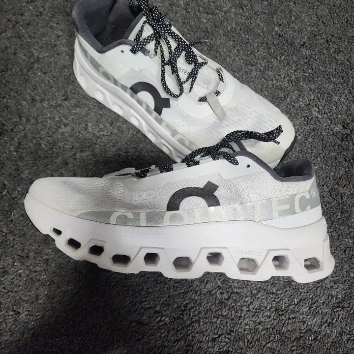 [BUNJANG] OnRunning Cloudmonster White Sneakers / 온러닝 클라우드 몬스터 화이트  280