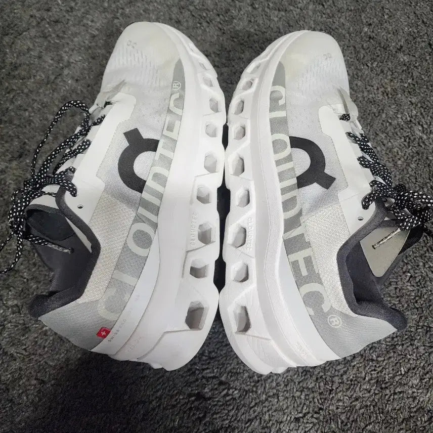 [BUNJANG] OnRunning Cloudmonster White Sneakers / 온러닝 클라우드 몬스터 화이트  280