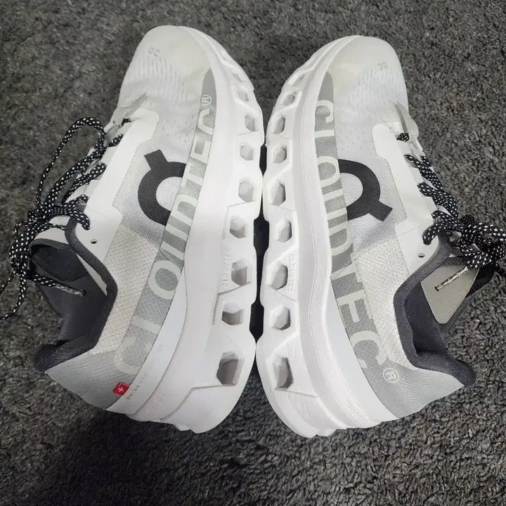 [BUNJANG] OnRunning Cloudmonster White Sneakers / 온러닝 클라우드 몬스터 화이트  280