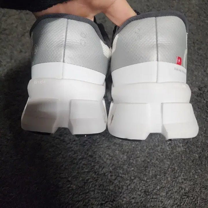 [BUNJANG] OnRunning Cloudmonster White Sneakers / 온러닝 클라우드 몬스터 화이트  280