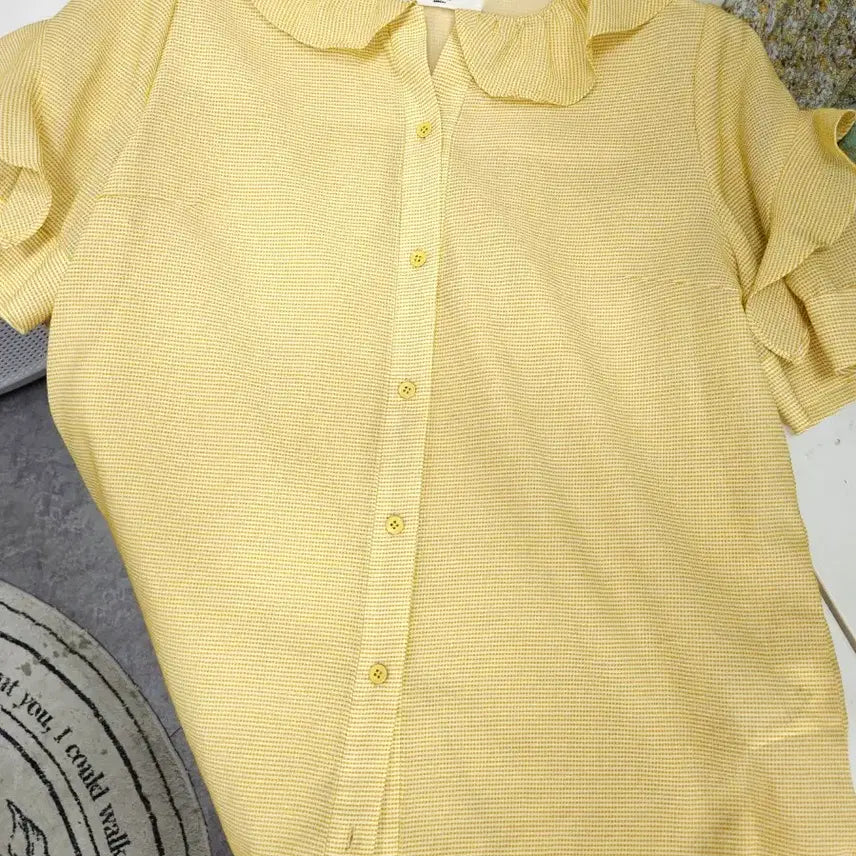 [SOLD OUT] 라인 프릴 여름 반팔 블라우스(55)