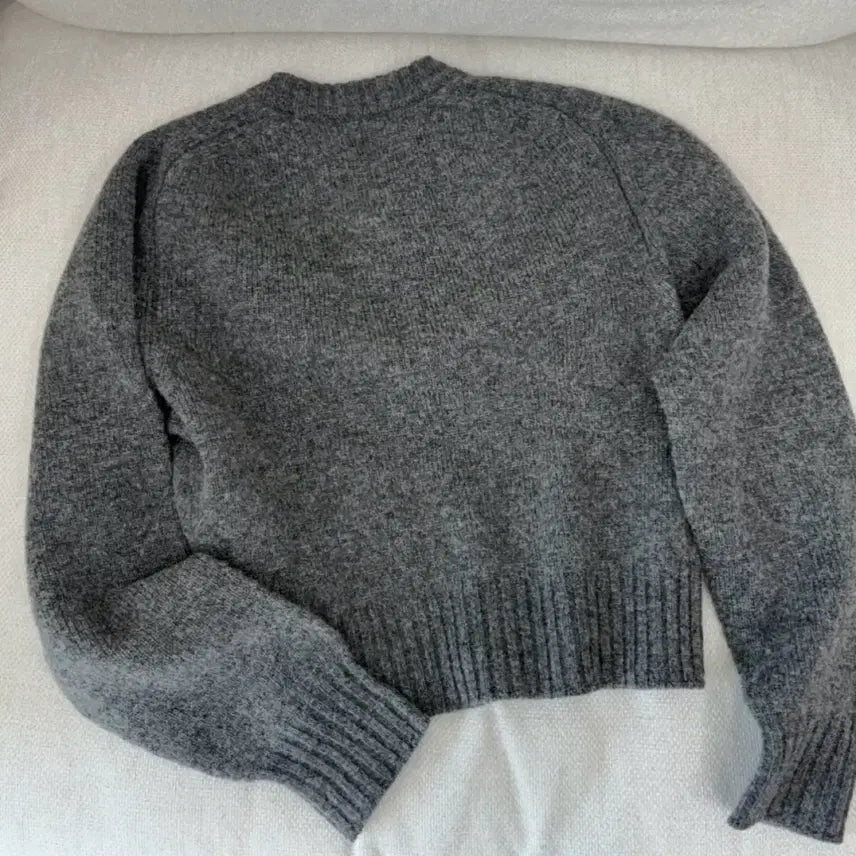 [SOLD OUT] 얼바닉30 Rigby V-neck knit 차콜