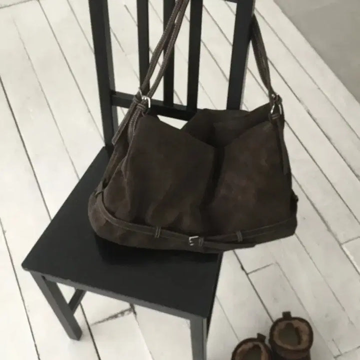 [BUNJANG] Stitch Strap Tote Shoulder Bag / 스티치 스트랩 보부상 숄더백 브라운