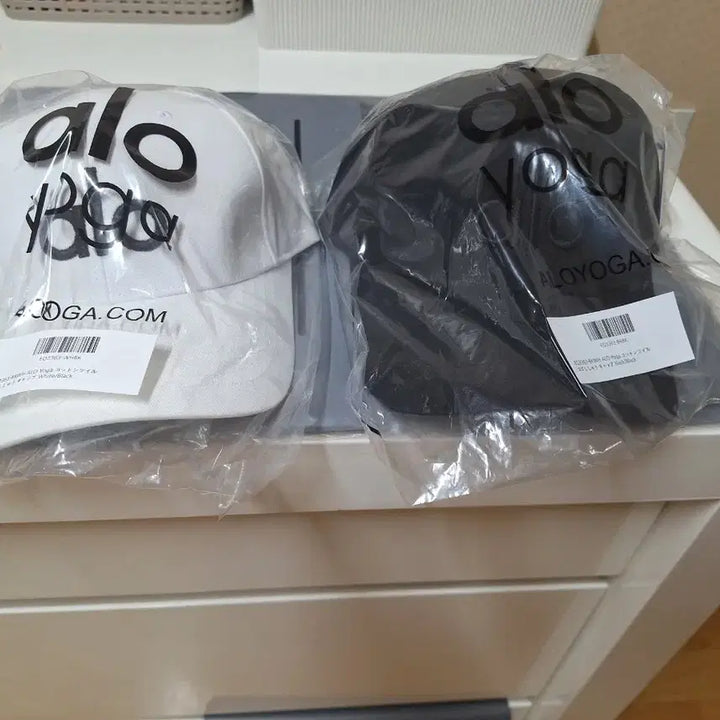[BUNJANG] Alo Yoga Ball Cap White/Black Bundle Set / 알로 요가 볼캡 화이트/블랙 세트 일괄 6.5새상품