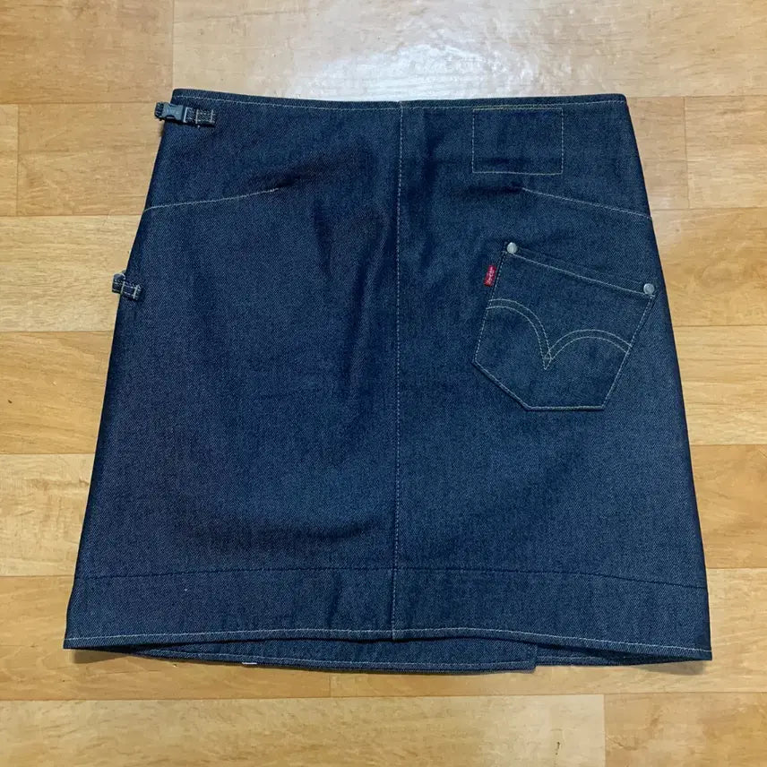 [BUNJANG] LEVIS Engineered Jeans Denim Wrap Skirt (M) / LEVIS 리바이스 엔지니어드 진 데님 랩 스커트(M 사이즈)