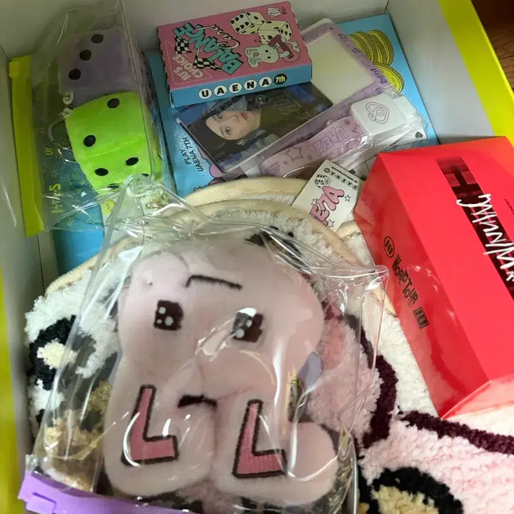 [BUNJANG] IU Official Light Stick (I-KE) 6th 7th Fanclub Kit / 아이유 응원봉 아이크 6기 7기 팬클럽 키트