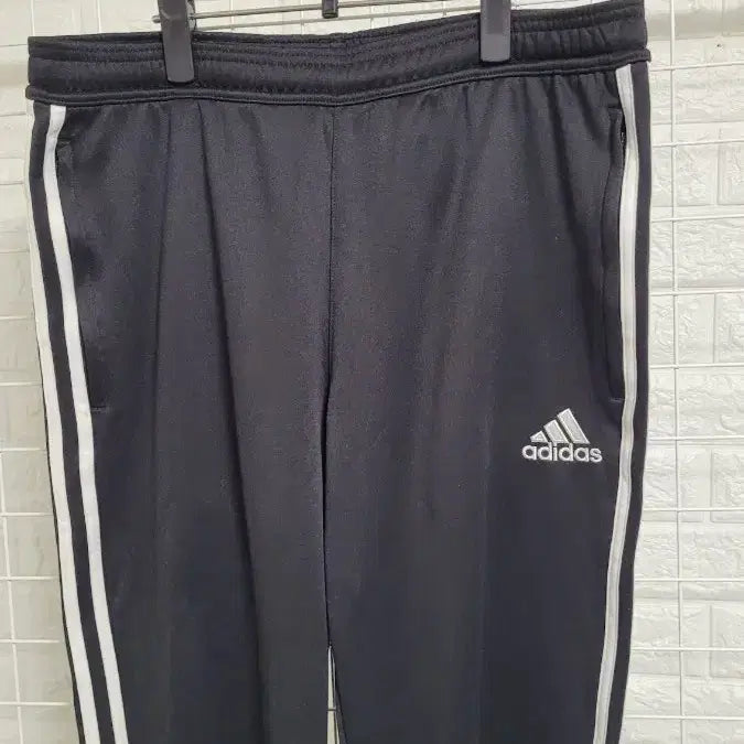 [BUNJANG] Adidas Sportswear Black and White Logo Track Pants / [XL]아디다스 스포츠웨어 블랙X화이트로고 검흰 티로15 트랙팬츠 XL