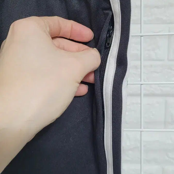 [BUNJANG] Adidas Sportswear Black and White Logo Track Pants / [XL]아디다스 스포츠웨어 블랙X화이트로고 검흰 티로15 트랙팬츠 XL