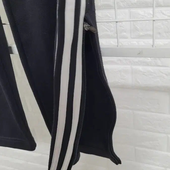 [BUNJANG] Adidas Sportswear Black and White Logo Track Pants / [XL]아디다스 스포츠웨어 블랙X화이트로고 검흰 티로15 트랙팬츠 XL