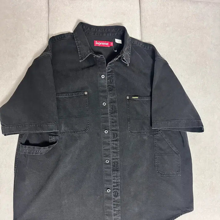 [SOLD OUT] 슈프림 루즈핏 숏슬리브 데님 페인터 셔츠 블랙 - 24SS