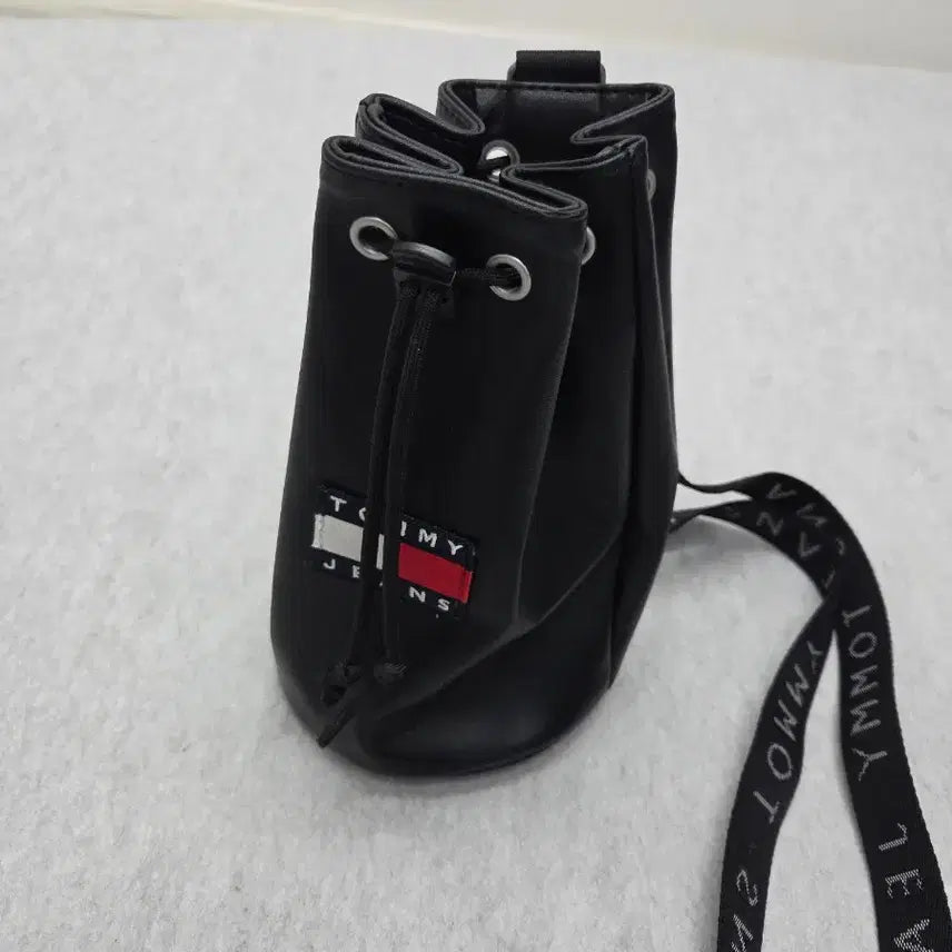 [BUNJANG] Tommy Hilfiger Sling Bag / 타미진스 슬링백 가방