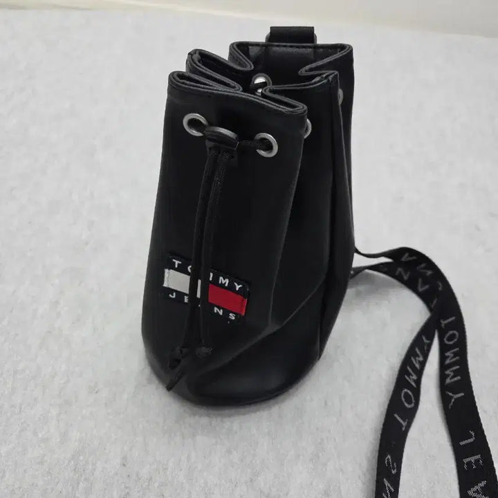 [BUNJANG] Tommy Hilfiger Sling Bag / 타미진스 슬링백 가방