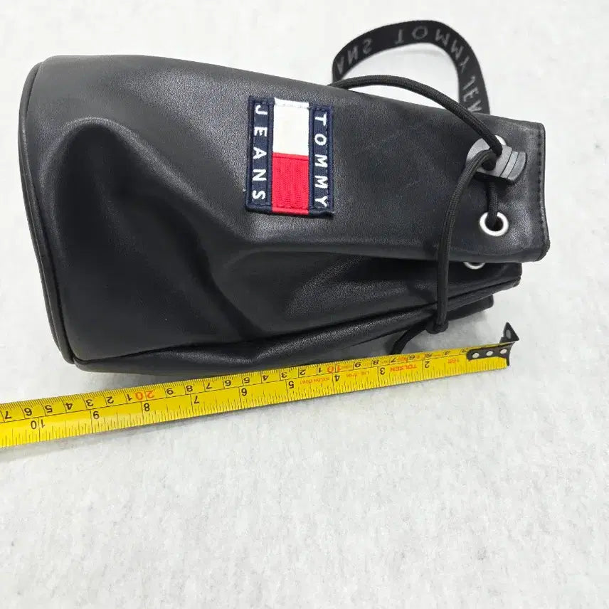 [BUNJANG] Tommy Hilfiger Sling Bag / 타미진스 슬링백 가방