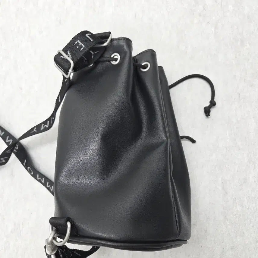 [BUNJANG] Tommy Hilfiger Sling Bag / 타미진스 슬링백 가방