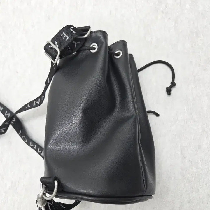[BUNJANG] Tommy Hilfiger Sling Bag / 타미진스 슬링백 가방