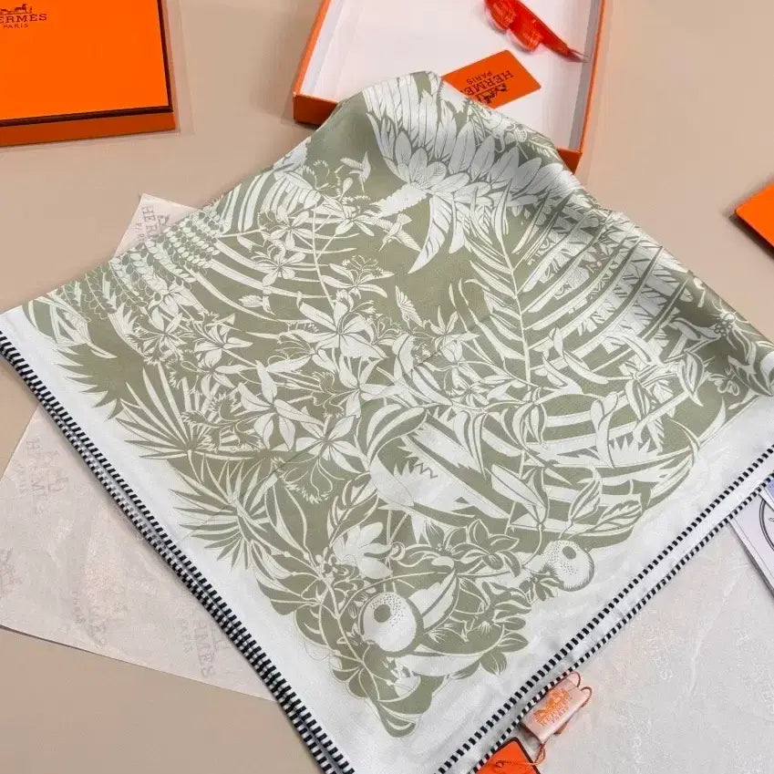 [BUNJANG] Hermes Jungle Design Green Scarf / 에르메스 패턴 스카프 그린 정글 디자인
