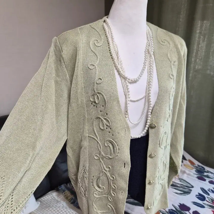 [BUNJANG] Embroidered Loose Fit Knit Jacket / 세련 자수디테일 루즈핏 니트자켓