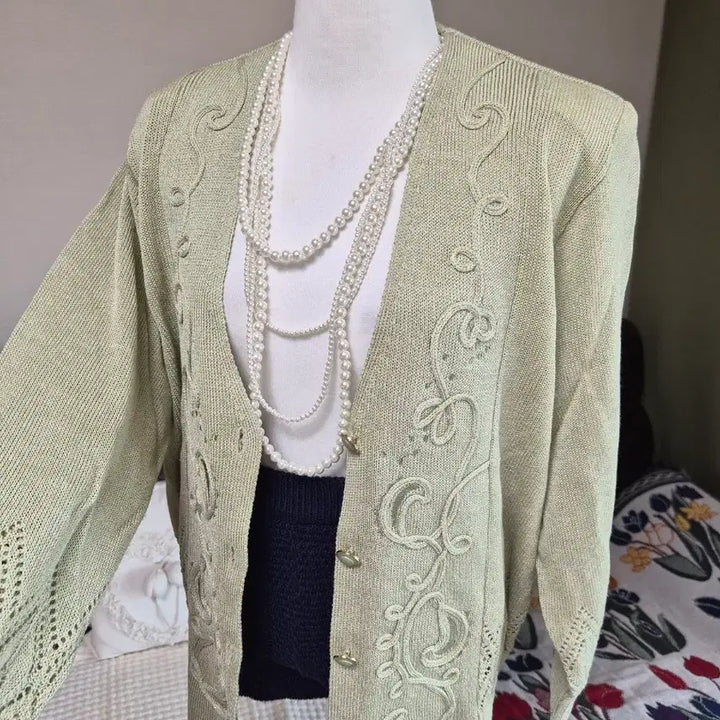 [BUNJANG] Embroidered Loose Fit Knit Jacket / 세련 자수디테일 루즈핏 니트자켓